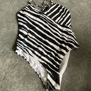 Super flattering bathing suit